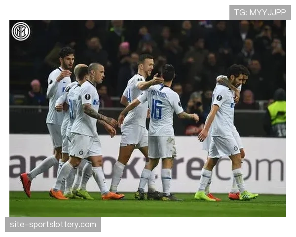 特写：前意大利国脚坎德雷瓦在萨勒尼塔纳主场攻入世界波后泪洒赛场